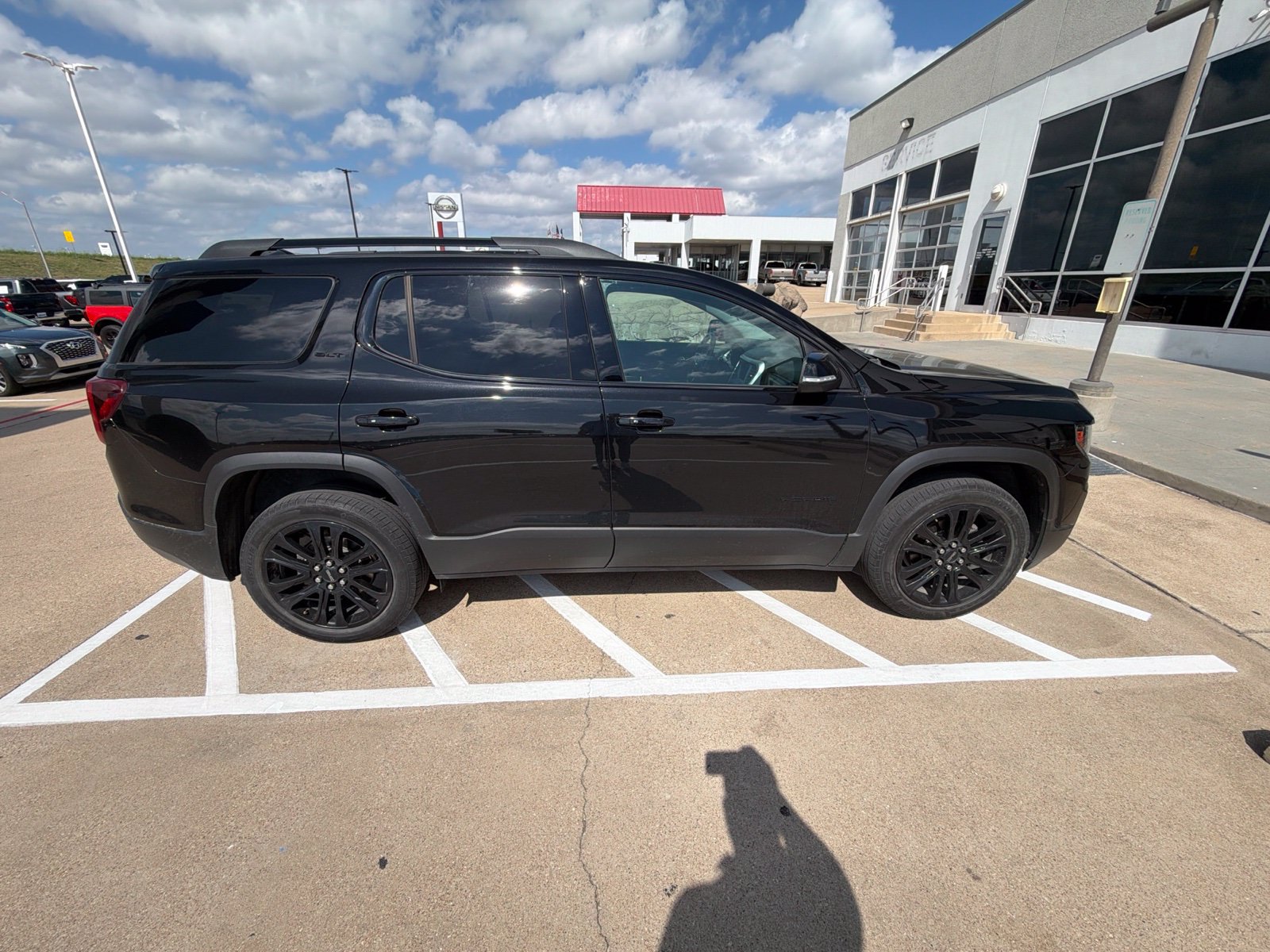 Used 2023 GMC Acadia SLT w/ Elevation Edition FWD image 25