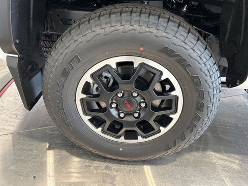 New 2025 Toyota Tacoma TRD Off-Road image 20