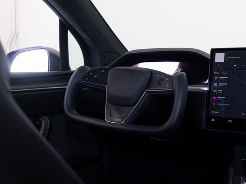 Used 2023 Tesla Model X image 27