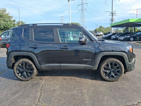 Used 2016 Jeep Renegade Latitude AWD/4WD image 4