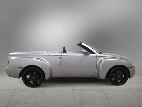 Used 2005 Chevrolet SSR w/ Preferred Equipment Group RWD image 9