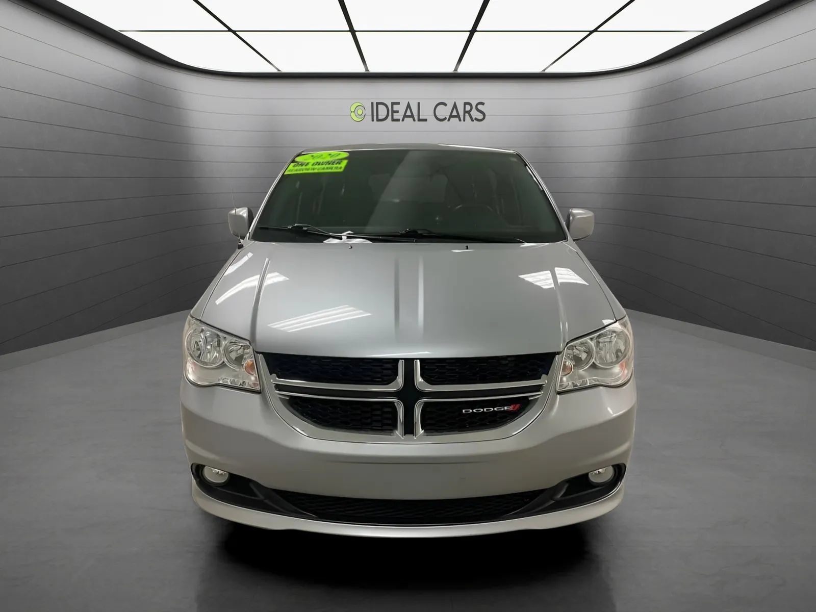 Used 2020 Dodge Grand Caravan SE FWD image 2