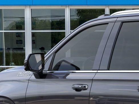 New 2026 Chevrolet Suburban High Country AWD/4WD image 14