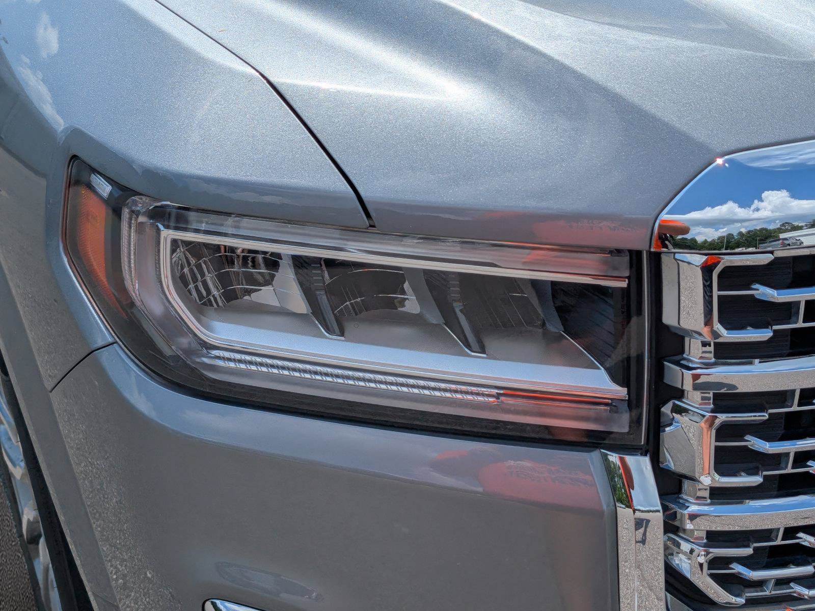 Used 2023 GMC Acadia Denali w/ Denali Technology Package FWD image 4