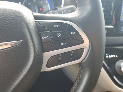 Used 2017 Chrysler Pacifica Touring-L Plus FWD image 21