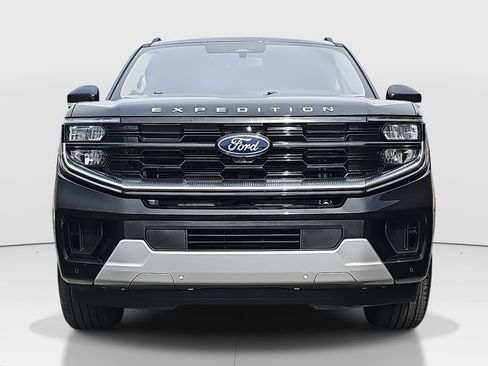 Used 2025 Ford Expedition Max Platinum w/ Driver's Package image 2