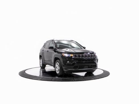 Used 2023 Jeep Compass Latitude image 9