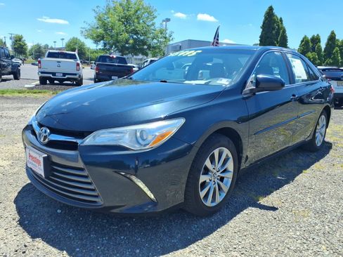 Used 2015 Toyota Camry XLE w/ Convenience Package FWD image 5