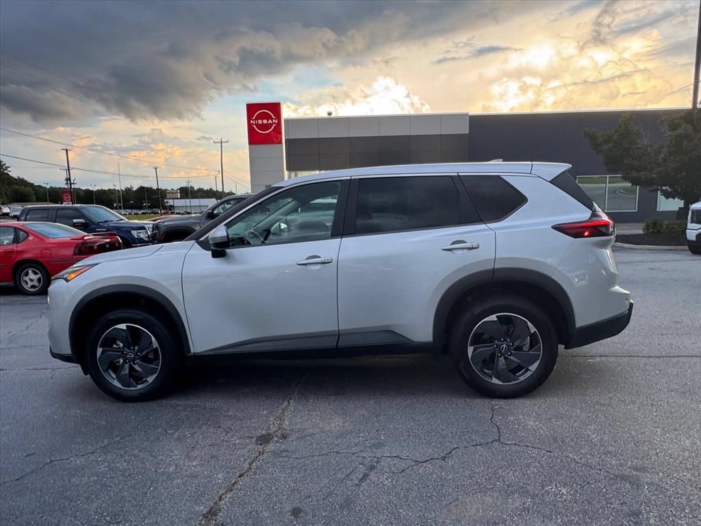 Certified 2025 Nissan Rogue SV FWD image 6