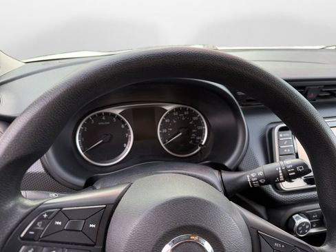 Used 2021 Nissan Kicks S image 11