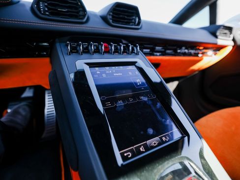 Used 2023 Lamborghini Huracan EVO image 17