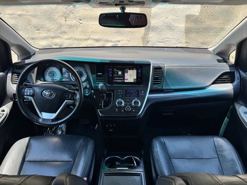 Used 2017 Toyota Sienna SE w/ SE Preferred Package FWD image 25