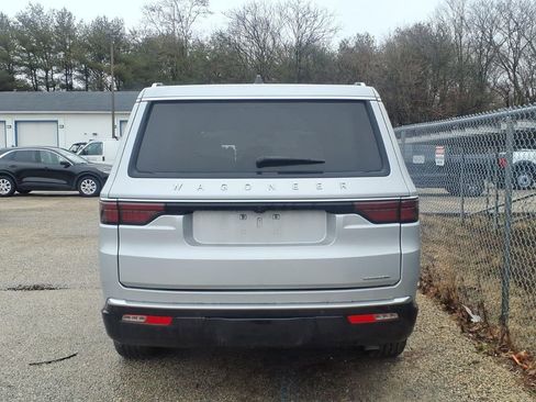 Used 2024 Jeep Wagoneer Series II w/ Flexible Seating Group image 3