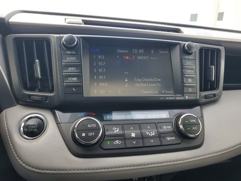 Used 2018 Toyota RAV4 Limited image 27