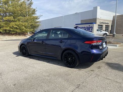 Used 2024 Toyota Corolla SE w/ SE Premium Package image 3