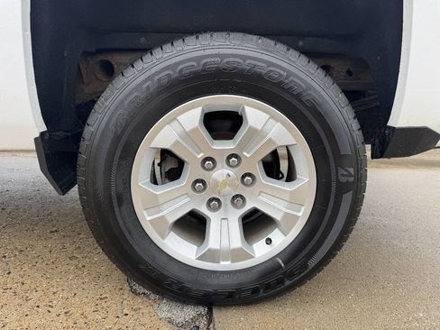 Used 2018 Chevrolet Silverado 1500 LT w/ All Star Edition AWD/4WD image 9