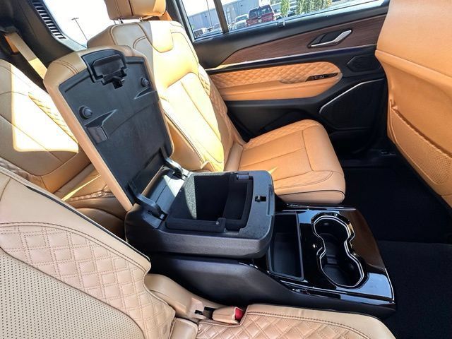 Used 2023 Jeep Grand Cherokee L Summit w/ Advanced Protech Group IV AWD/4WD image 35