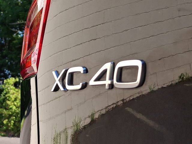 Used 2021 Volvo XC40 T5 Momentum AWD/4WD image 30