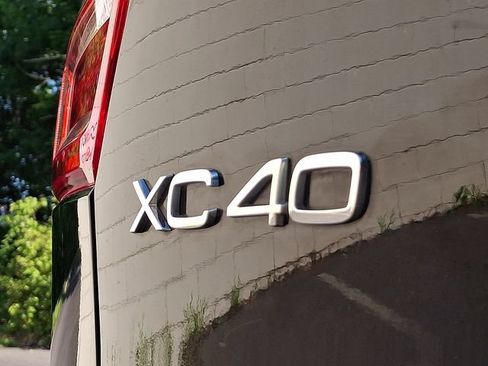 Used 2021 Volvo XC40 T5 Momentum AWD/4WD image 30