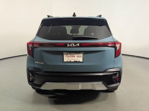 Used 2025 Kia Seltos EX FWD image 6