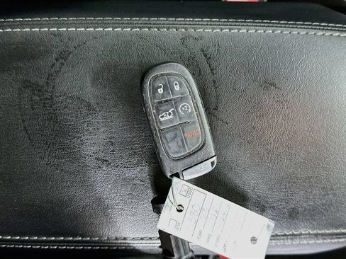 Used 2023 Jeep Cherokee Altitude Lux AWD/4WD image 35