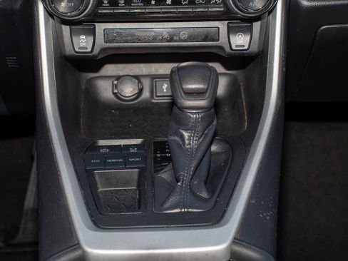 Used 2021 Toyota RAV4 XLE image 23