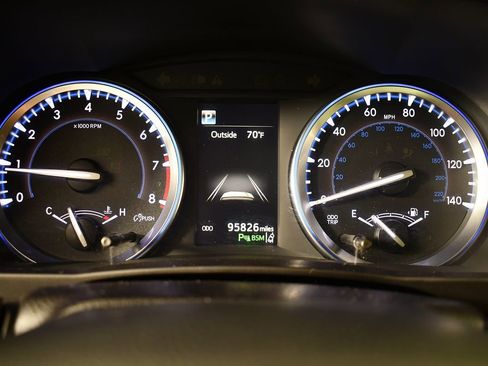 Used 2017 Toyota Highlander Limited image 28