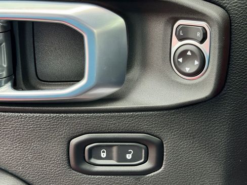 Used 2021 Jeep Wrangler Unlimited Rubicon w/ Uconnect 4C Nav & Sound Group AWD/4WD image 31