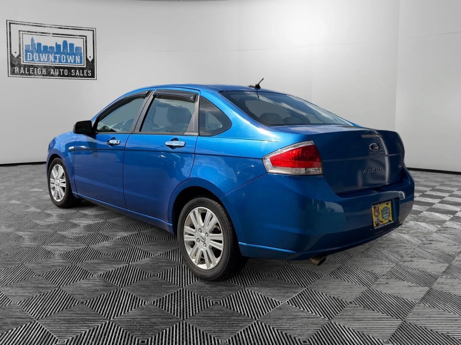 Used 2010 Ford Focus SEL FWD image 8