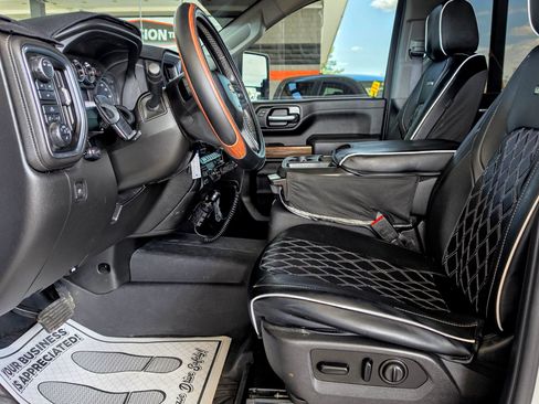 Used 2023 Chevrolet Silverado 2500 LT image 29