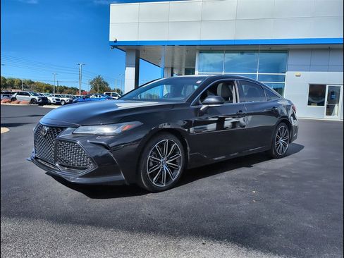 Used 2019 Toyota Avalon Touring image 1