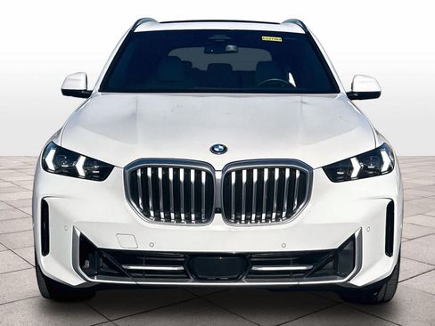Used 2024 BMW X5 xDrive50e w/ Parking Assistance Package AWD/4WD image 2