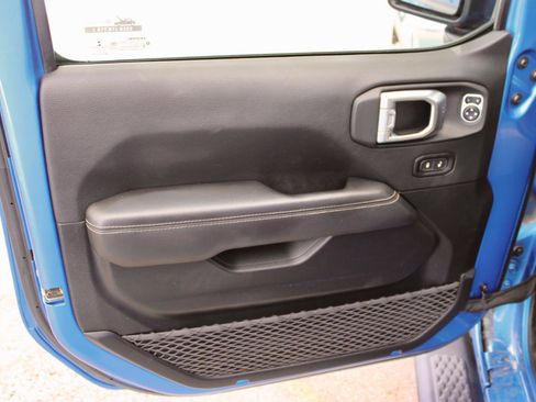 Used 2021 Jeep Gladiator Overland w/ Uconnect 4C Nav & Sound Group AWD/4WD image 10