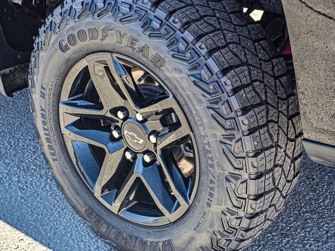 Used 2023 Chevrolet Silverado 1500 LT Trail Boss AWD/4WD image 12