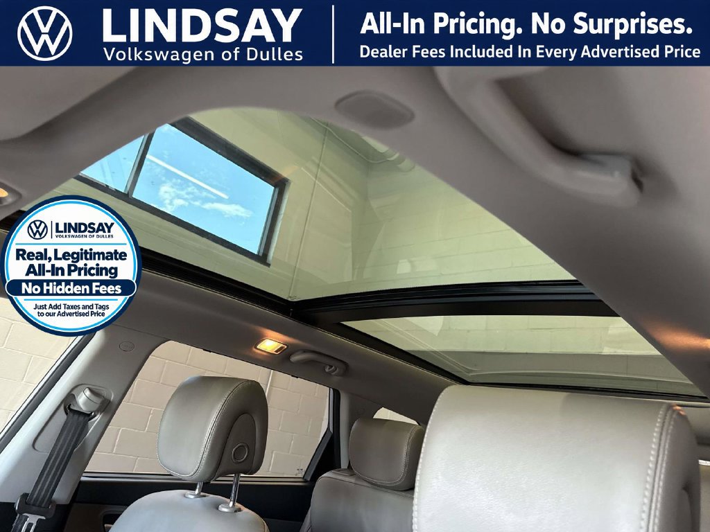 Used 2016 Hyundai Santa Fe SE w/ Option Group 03 AWD/4WD image 16
