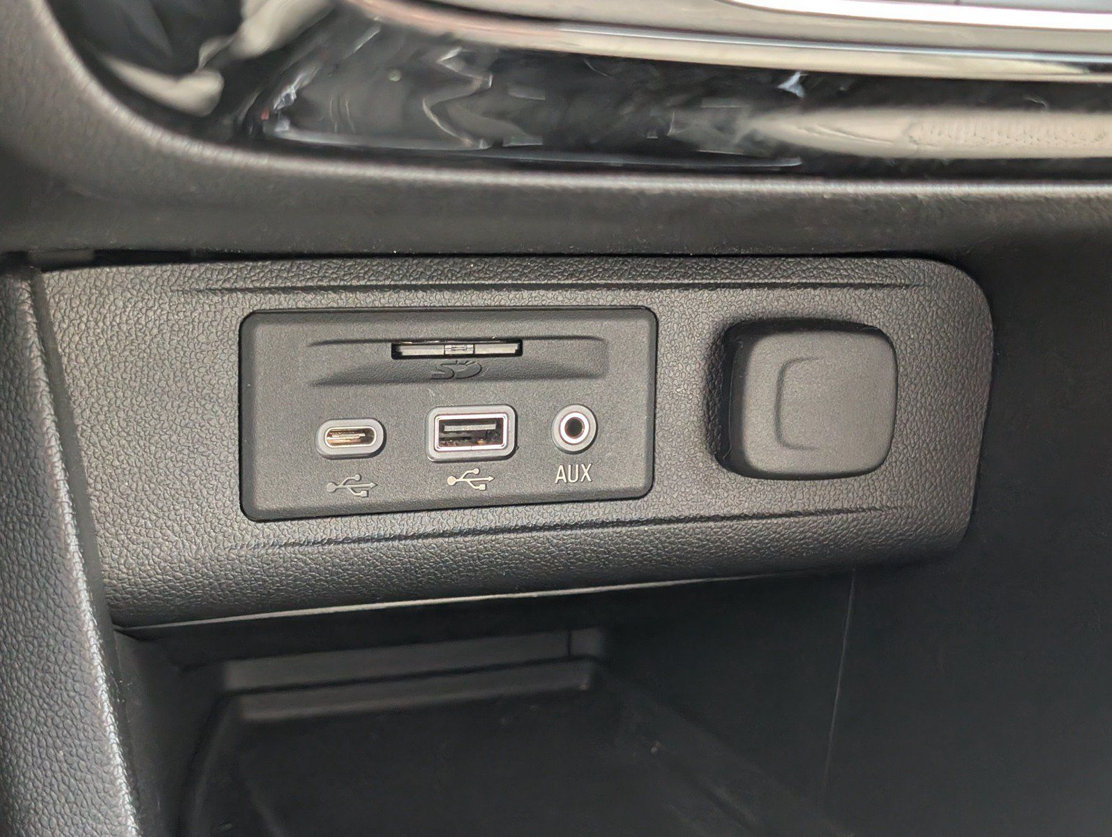 Used 2022 Buick Encore GX Essence w/ Advanced Technology Package AWD/4WD image 27