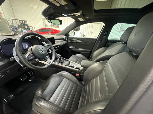 Used 2024 Alfa Romeo Tonale Veloce w/ Premium Interior Package AWD/4WD image 24