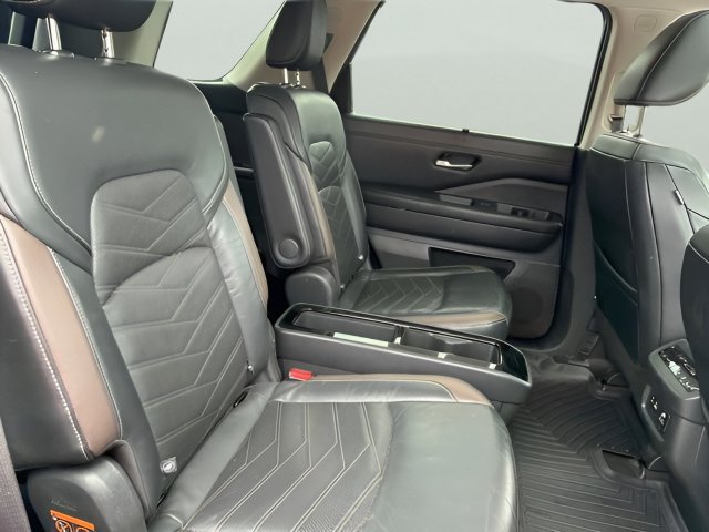 Used 2022 Nissan Pathfinder Platinum w/ Cargo Package FWD image 19