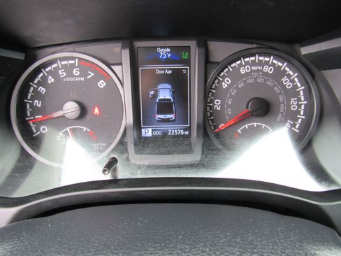 Used 2022 Toyota Tacoma SR image 21