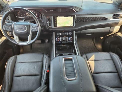 Used 2023 GMC Yukon Denali w/ Advanced Technology Package AWD/4WD image 9