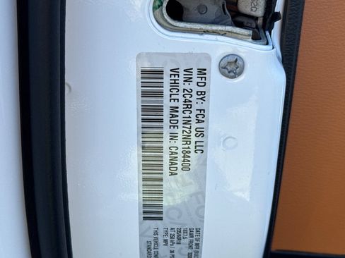 Used 2022 Chrysler Pacifica Pinnacle FWD image 35