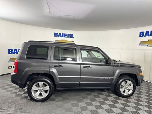 Used 2016 Jeep Patriot Latitude AWD/4WD image 6