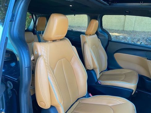 Used 2023 Chrysler Pacifica Pinnacle image 46