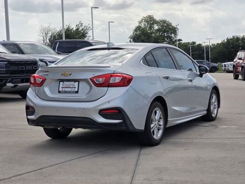 Used 2016 Chevrolet Cruze LT w/ Convenience Package FWD image 4