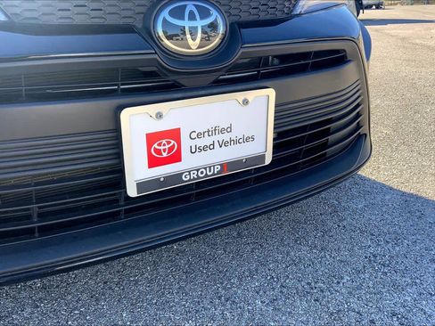 Certified 2025 Toyota Corolla LE image 28
