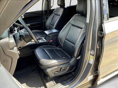 Used 2023 Ford Explorer XLT w/ Equipment Group 202A RWD image 26