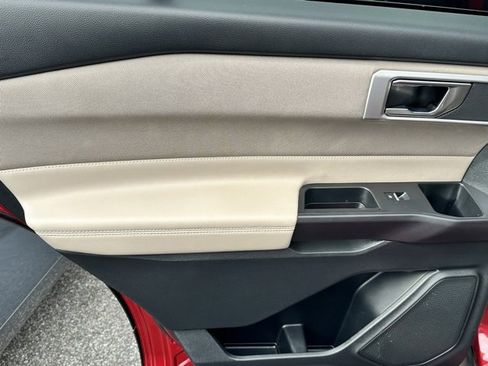 Used 2020 Ford Explorer XLT image 20