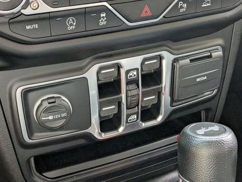 Certified 2021 Jeep Wrangler Unlimited Sahara image 11