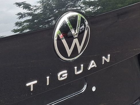 Used 2022 Volkswagen Tiguan SE AWD/4WD image 31