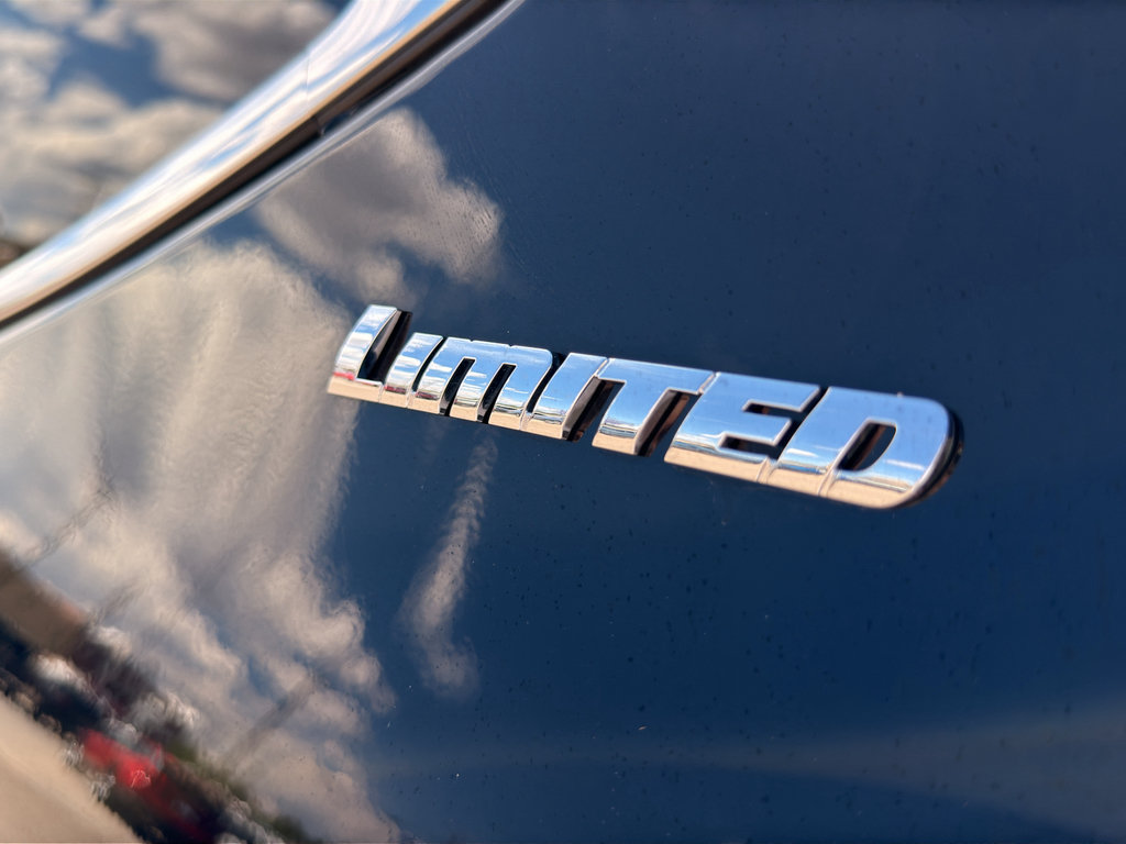 Used 2025 Toyota Tundra Limited AWD/4WD image 10
